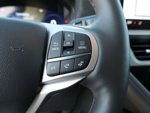 Used 2025 Ford Explorer Active w/ Active Comfort Package image 16