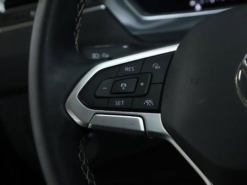 Used 2022 Volkswagen Tiguan SE w/ Panoramic Sunroof Package image 24