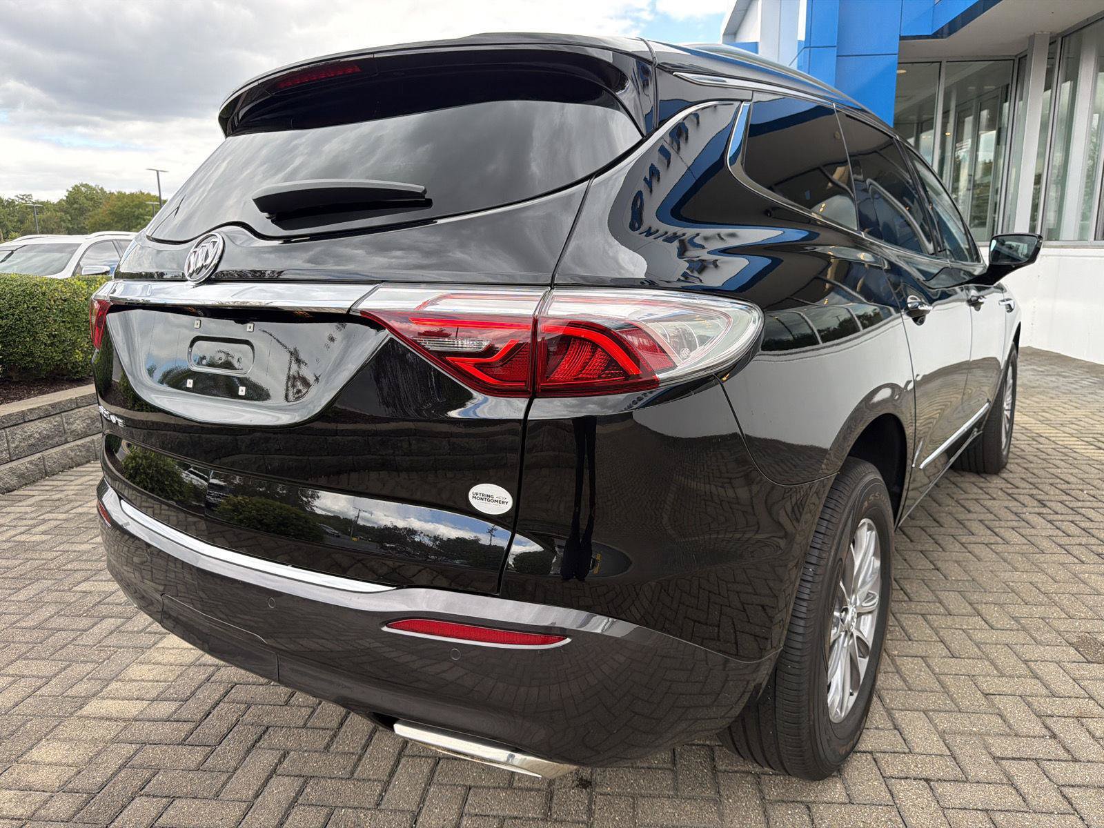Used 2023 Buick Enclave Essence FWD image 5