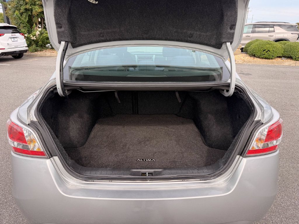 Used 2015 Nissan Altima 2.5 S w/ Special Edition Package FWD image 9