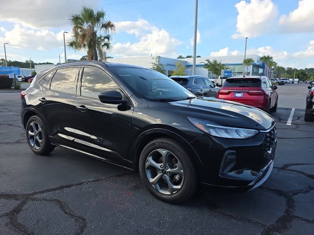 Used 2023 Ford Escape ST-Line w/ Tech Pack #1 FWD image 1