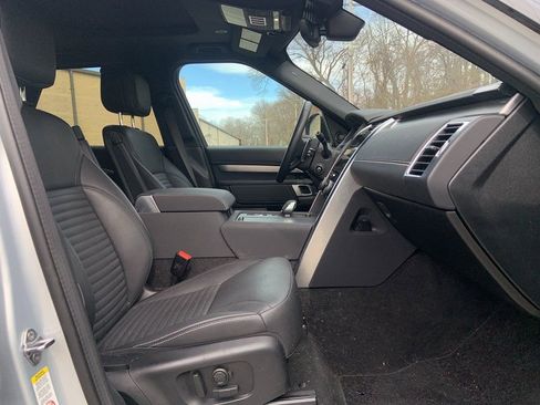 Used 2023 Land Rover Discovery S R-Dynamic image 18