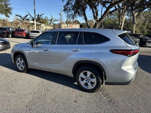 Certified 2023 Toyota Highlander LE image 3