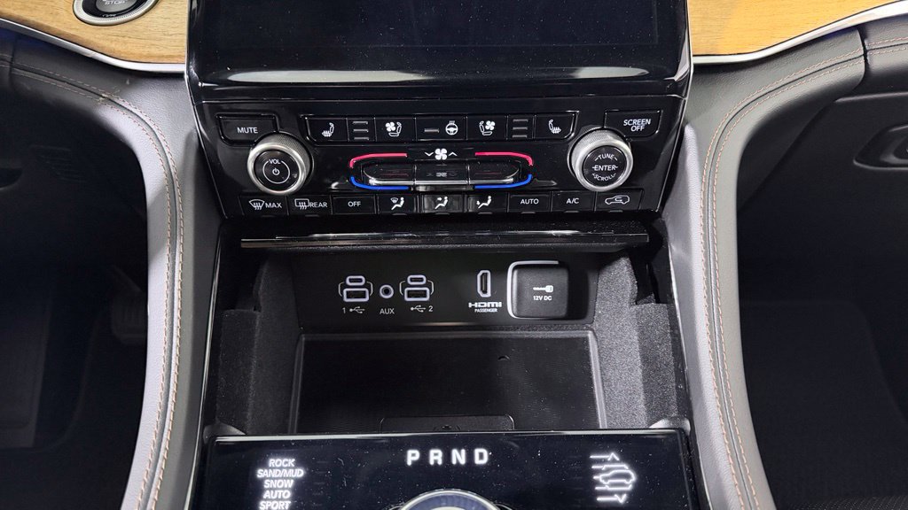 Used 2022 Jeep Grand Cherokee Summit AWD/4WD image 27