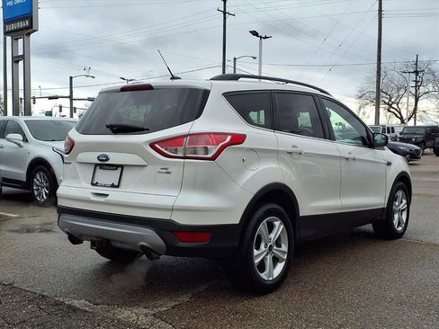 Used 2016 Ford Escape SE w/ Equipment Group 201A image 5
