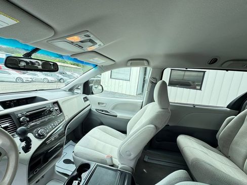 Used 2014 Toyota Sienna LE FWD image 12