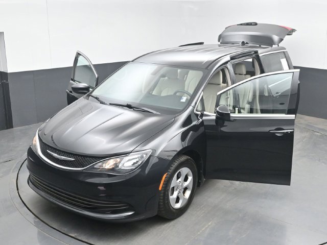 Used 2017 Chrysler Pacifica LX w/ Tire & Wheel Group FWD image 50