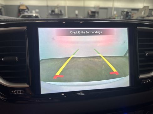 Used 2024 Chrysler Pacifica Touring-L FWD image 26