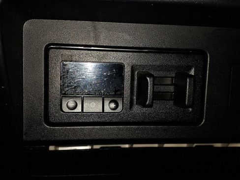 Used 2023 Nissan Titan PRO-4X w/ Pro-4x Convenience Package AWD/4WD image 23