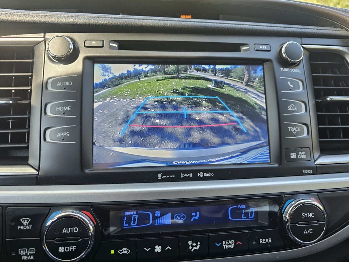 Used 2016 Toyota Highlander XLE AWD/4WD image 18