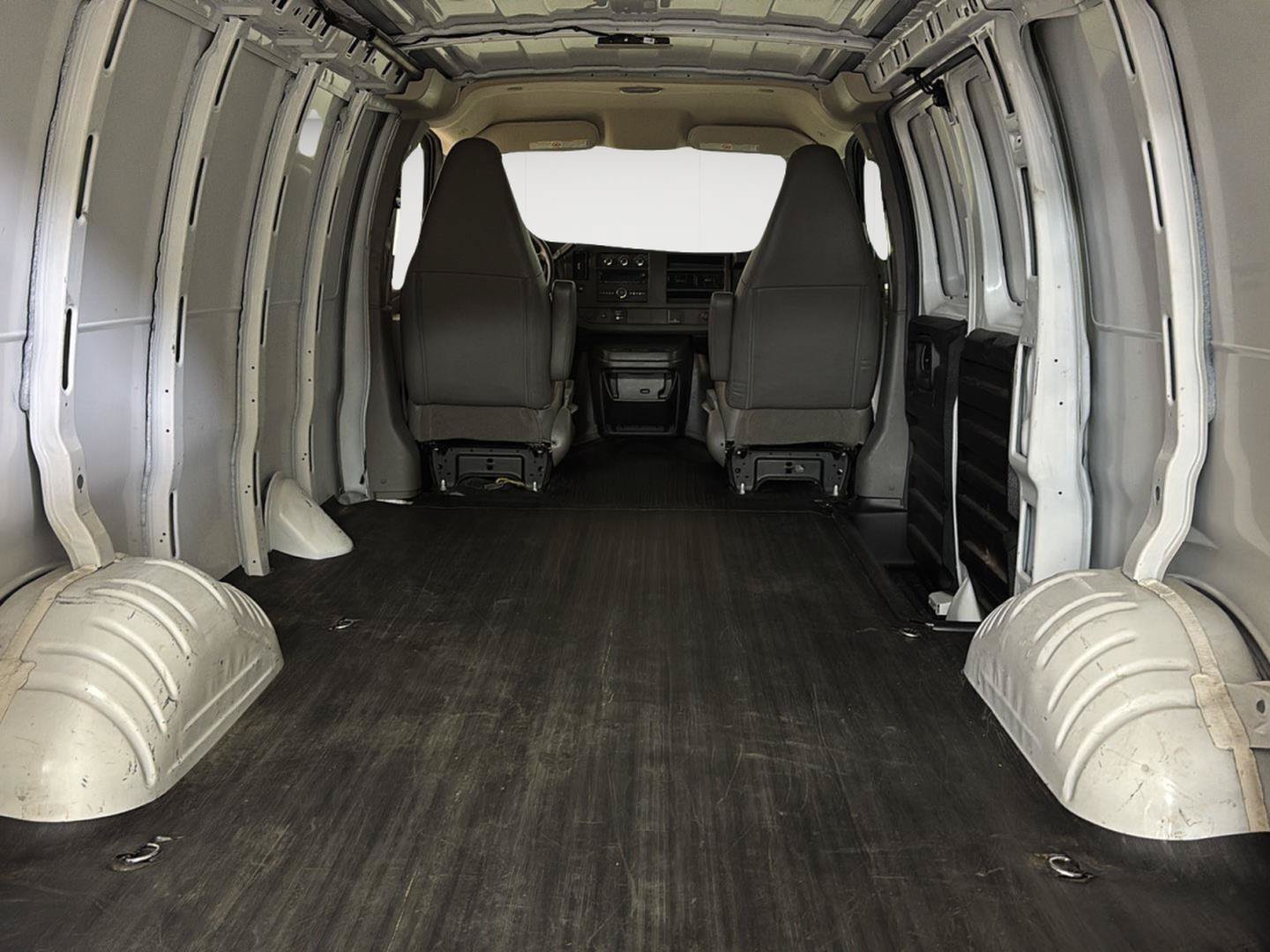 Used 2016 Chevrolet Express 2500 RWD image 9