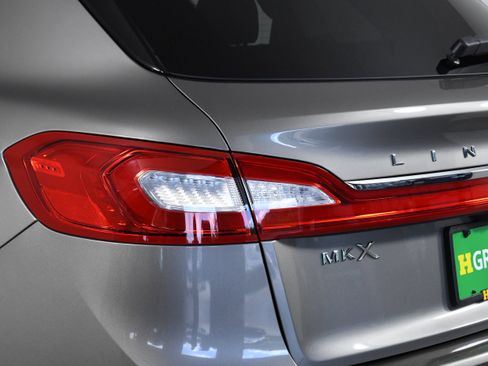 Used 2017 Lincoln MKX Select w/ Select Plus Package image 32