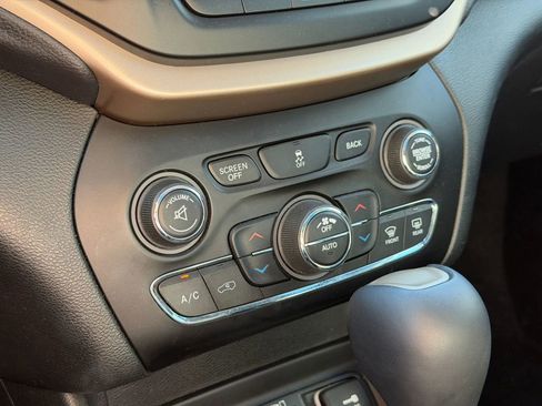 Used 2014 Jeep Cherokee Limited w/ Luxury Group image 14