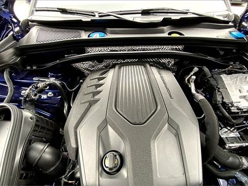 New 2025 Porsche Macan image 39