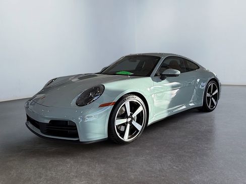 Used 2025 Porsche 911 Carrera image 7