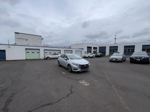 Used 2025 Nissan Versa SV image 16