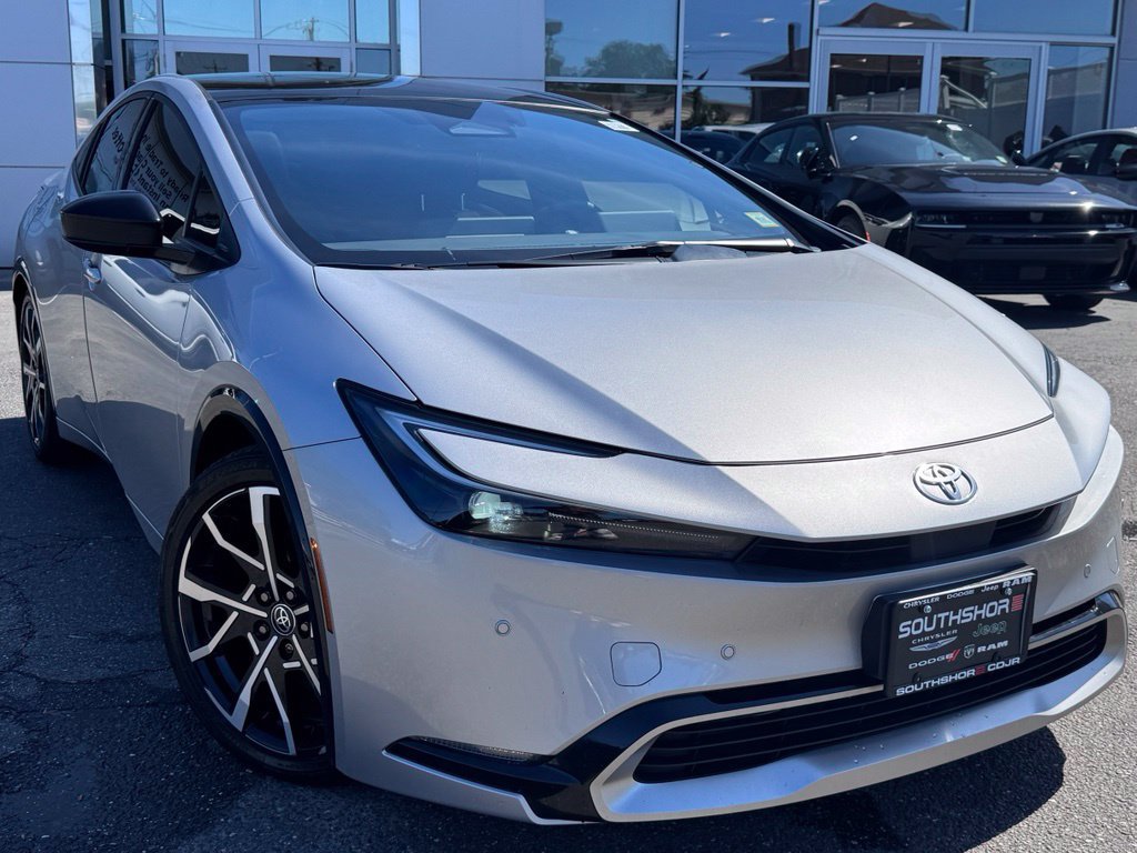 Used 2025 Toyota Prius Plug-In Hybrid FWD image 1