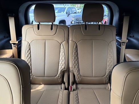 Used 2023 Jeep Grand Cherokee L Summit w/ High Altitude Package AWD/4WD image 12