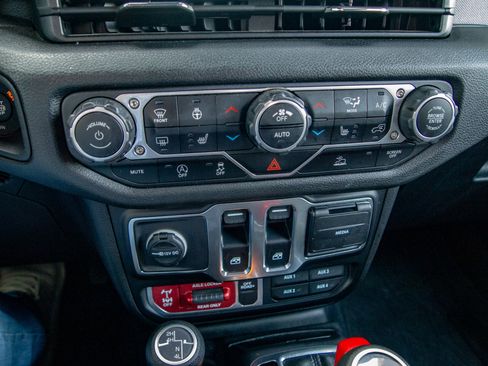 Used 2024 Jeep Wrangler Willys image 17