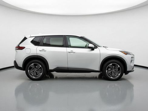 Used 2025 Nissan Rogue SV FWD image 11