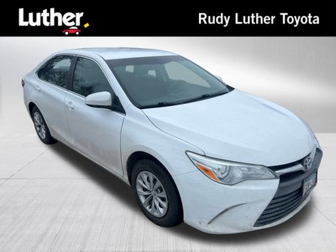 Used 2015 Toyota Camry LE image 1