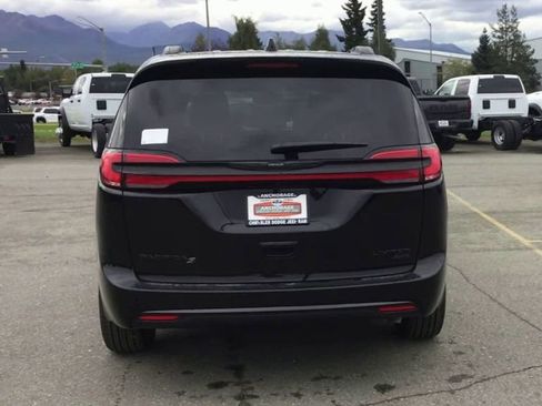 New 2026 Chrysler Pacifica Limited w/ S Appearance Package image 7