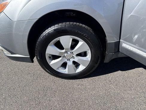 Used 2011 Subaru Outback 2.5i Limited image 10