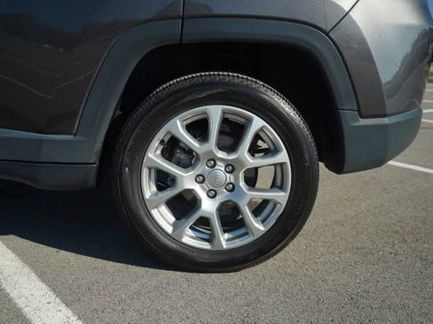 Used 2022 Jeep Compass Latitude image 40