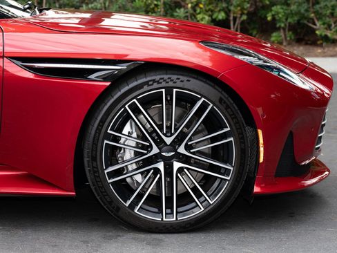 Used 2024 Aston Martin DB12 Coupe image 23