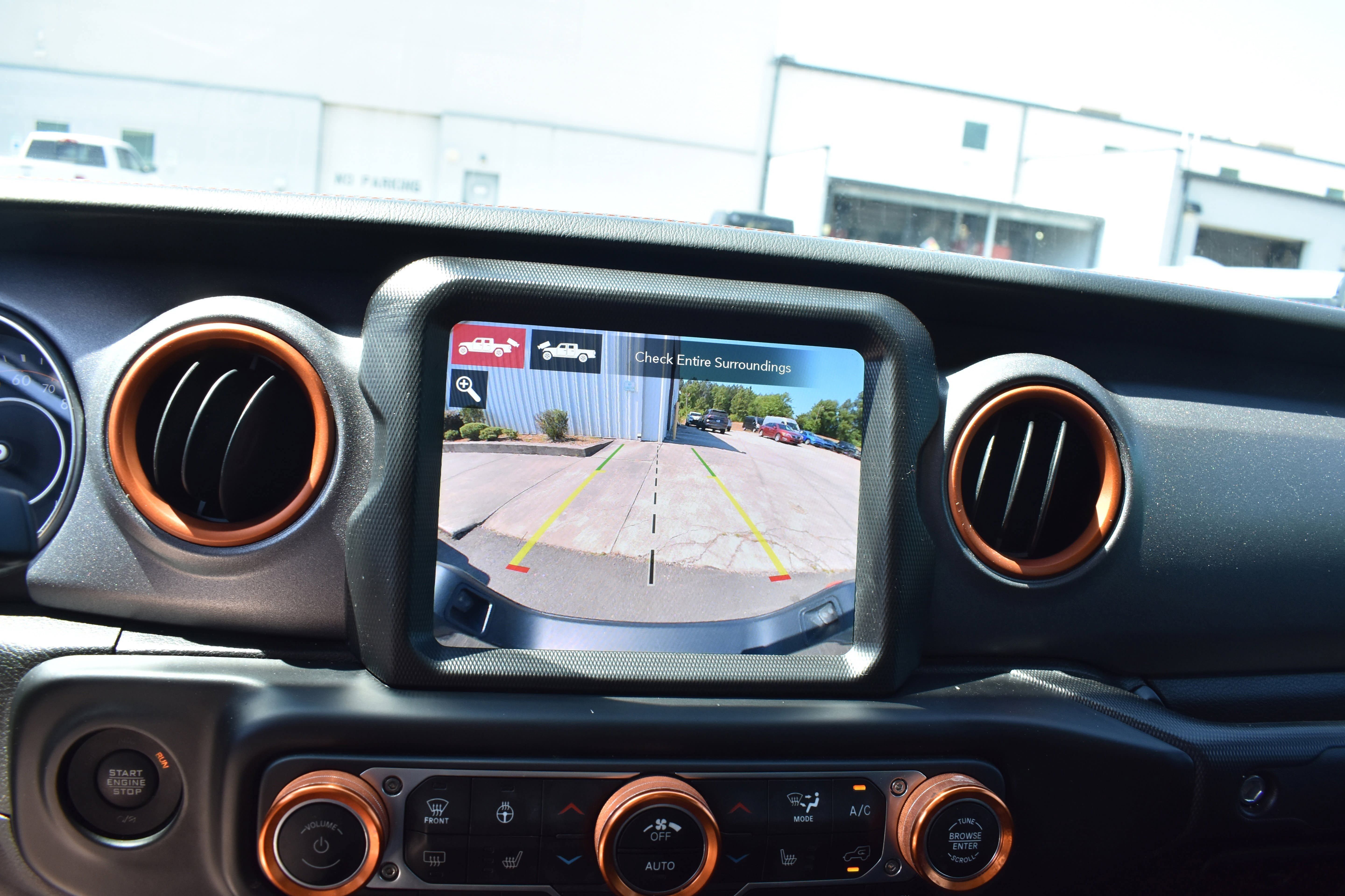 Used 2023 Jeep Gladiator Mojave w/ LED Lighting Group AWD/4WD image 18