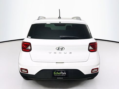 Used 2024 Hyundai Venue SEL image 7