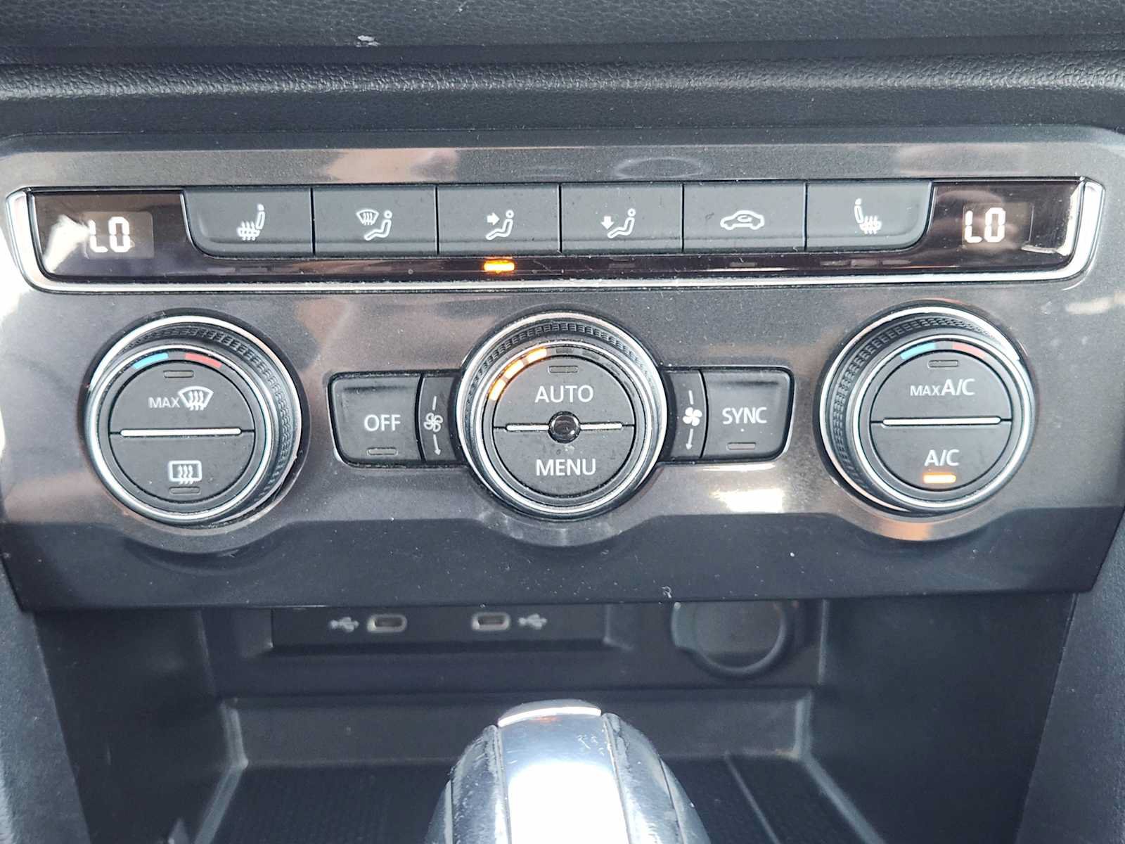Used 2021 Volkswagen Tiguan SE FWD image 18