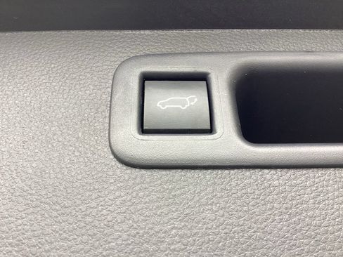 Used 2025 Toyota Highlander XSE AWD/4WD image 13