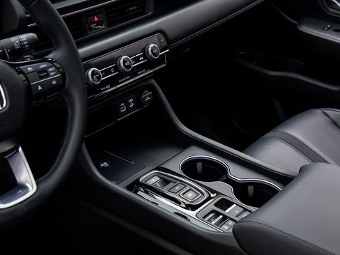 Certified 2025 Honda Pilot Touring image 14