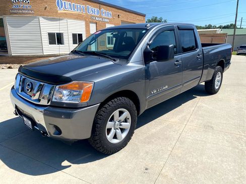 Used 2013 Nissan Titan SV image 2