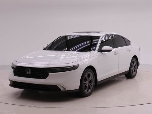 Certified 2024 Honda Accord EX image 1