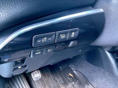 Certified 2017 Toyota Prius Prime Advanced FWD image 32