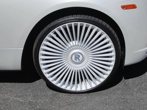 Used 2016 Rolls-Royce Dawn RWD image 9