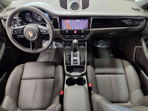 Certified 2026 Porsche Macan AWD/4WD image 13