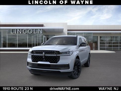 New 2026 Lincoln Navigator Reserve w/ Jet Appearance Package AWD/4WD image 2