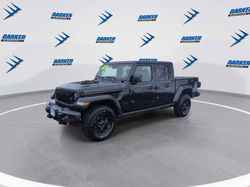 Used 2024 Jeep Gladiator Sport image 4
