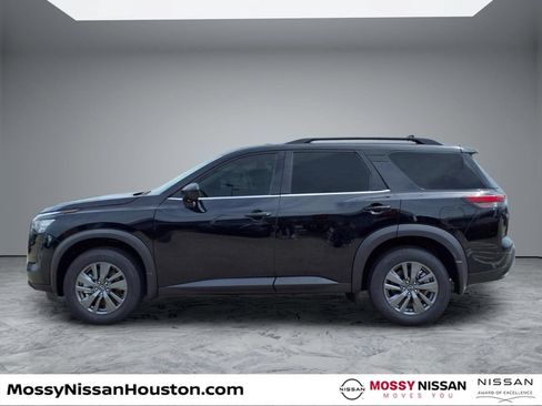 New 2026 Nissan Pathfinder SV w/ SV Premium Package FWD image 5