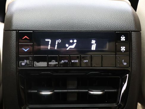 Used 2023 Jeep Grand Cherokee L Limited AWD/4WD image 12