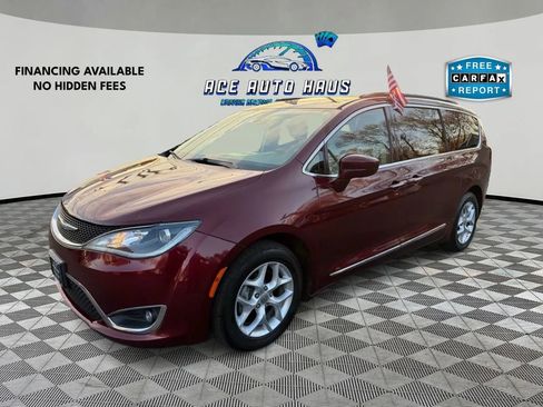 Used 2017 Chrysler Pacifica Touring-L w/ Tire & Wheel Group image 3