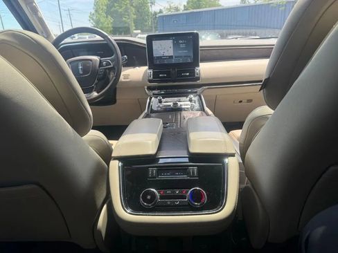 Used 2020 Lincoln Navigator Reserve w/ Luxury Package AWD/4WD image 11