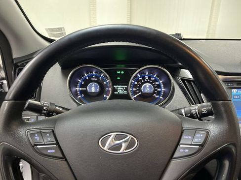 Used 2013 Hyundai Sonata Limited w/ Premium Pkg FWD image 11