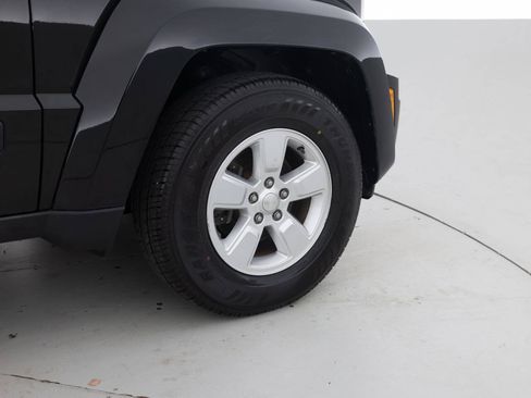 Used 2012 Jeep Liberty Sport AWD/4WD image 19