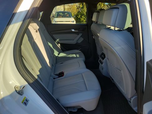 Used 2022 Audi Q5 2.0T Premium w/ Convenience Package image 12