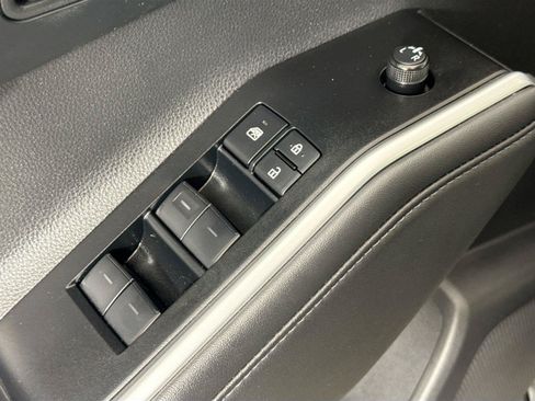 Used 2025 Toyota Highlander XLE AWD/4WD image 29