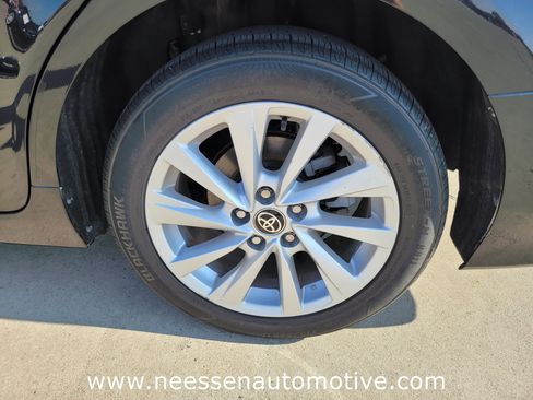 Used 2022 Toyota Camry LE image 32